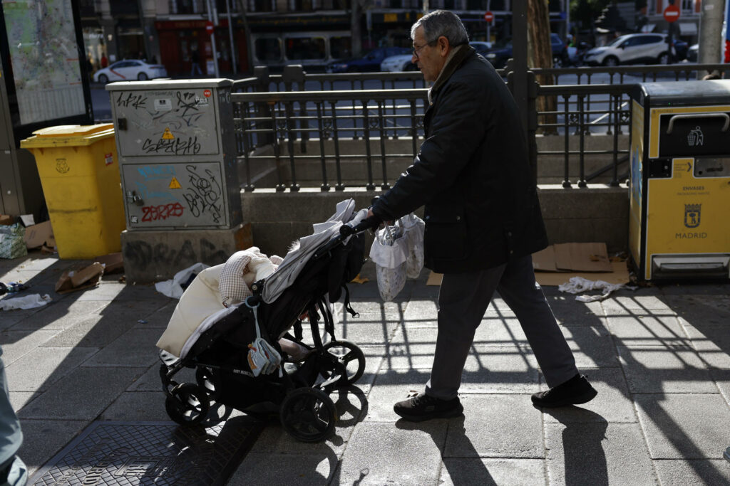 Los abuelos de hoy en España: claves en los cuidados, con vida propia y vinculados al voluntariado
