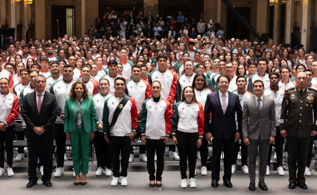 Sheinbaum abandera a atletas que representarán a México en los Juegos Centroamericanos Sheinbaum abandera a atletas que representarán a México en los Juegos Centroamericanos