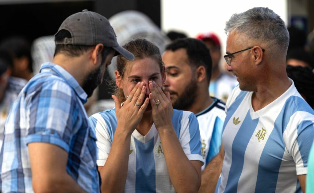 Milei firma un decreto para expulsar a extranjeros que agravien a los argentinos