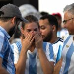 Milei firma un decreto para expulsar a extranjeros que agravien a los argentinos