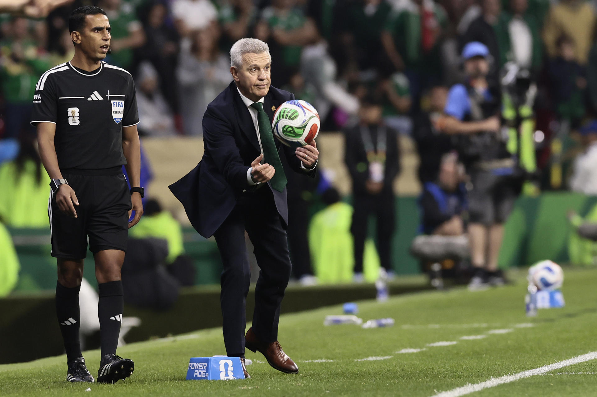 “Era lo mejor”: Aguirre justifica lluvia de centros al final del partido contra Inglaterra