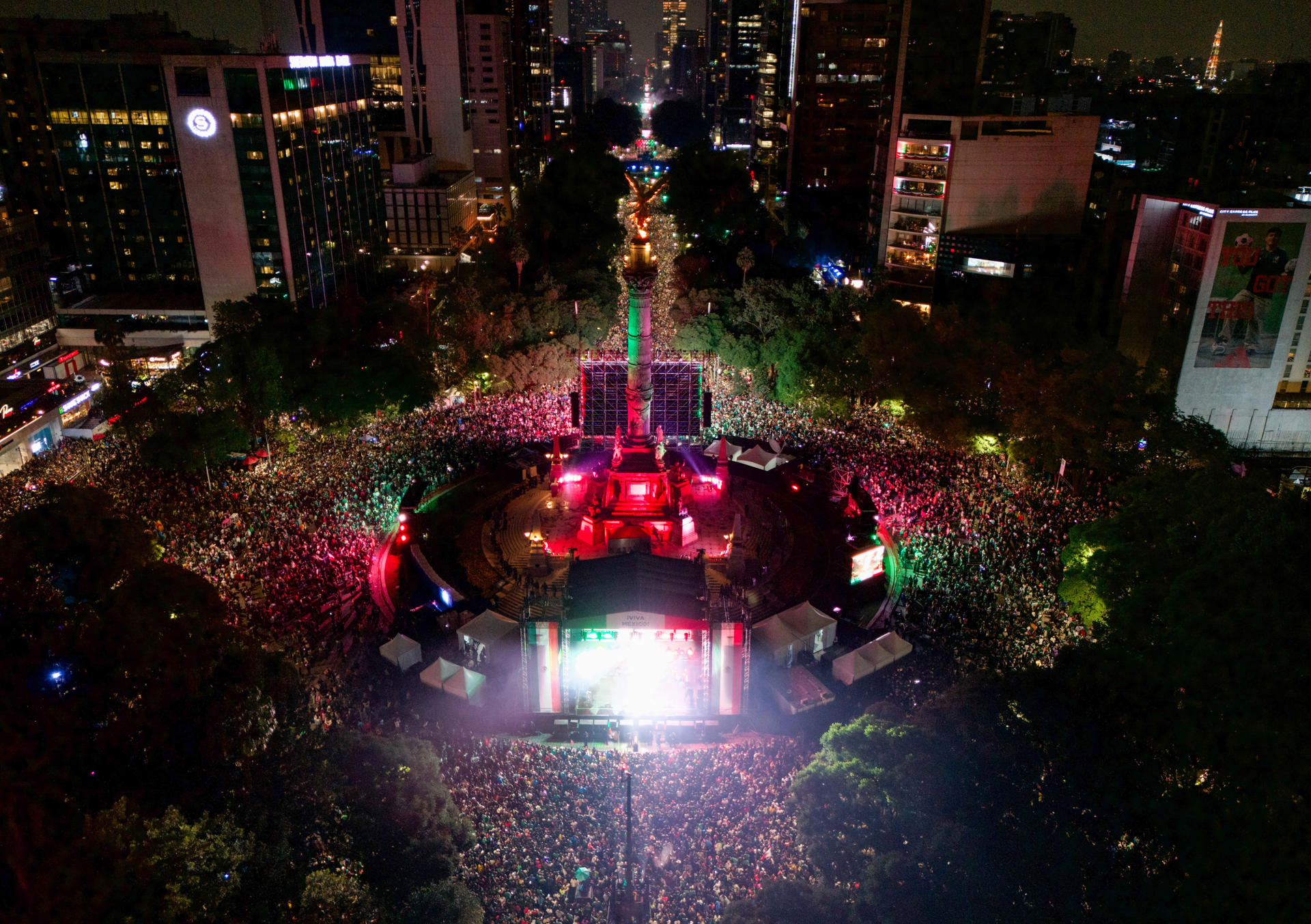 Más de un millón de personas salen a las calles de la CDMX para festejar pase del Tricolor a 8vos del Mundial 2026 Más de un millón de personas salen a las calles de la CDMX para festejar pase del Tricolor a 8vos del Mundial 2026