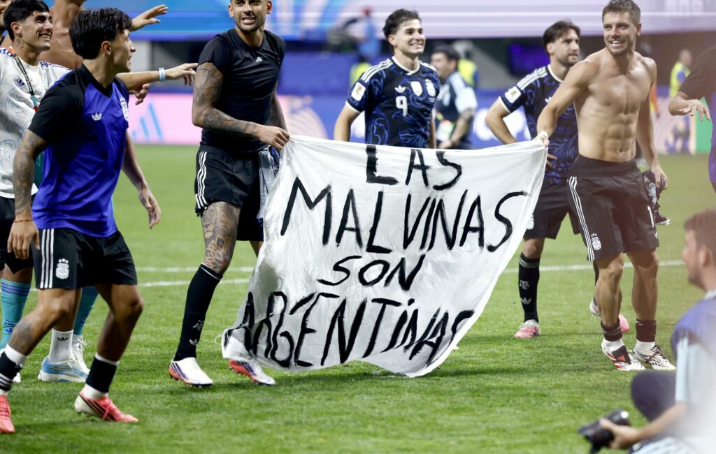 ¿Qué dice el reglamento de FIFA sobre la bandera de las Malvinas mostrada por Argentina?