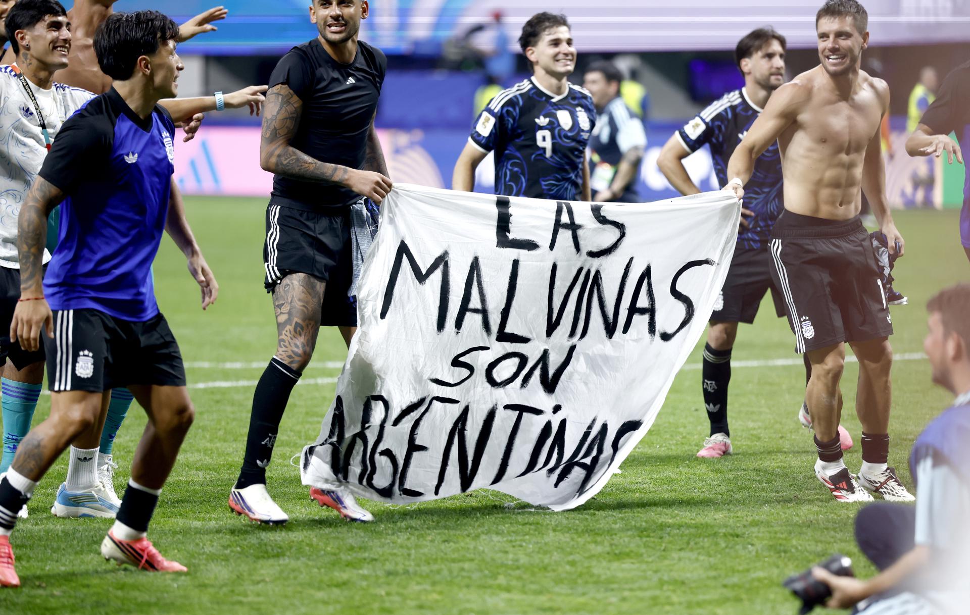 ¿Qué dice el reglamento de FIFA sobre la bandera de las Malvinas mostrada por Argentina?