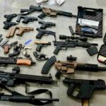 EE.UU. decomisa 138 armas de fuego que serían traficadas a México
