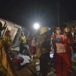 Autobús de hotel choca en Los Cabos; hay 3 muertos y 17 heridos