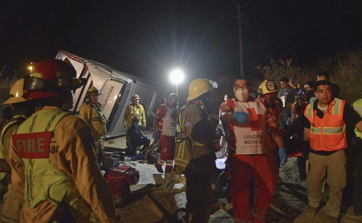 Autobús de hotel choca en Los Cabos; hay 3 muertos y 17 heridos Autobús de hotel choca en Los Cabos; hay 3 muertos y 17 heridos