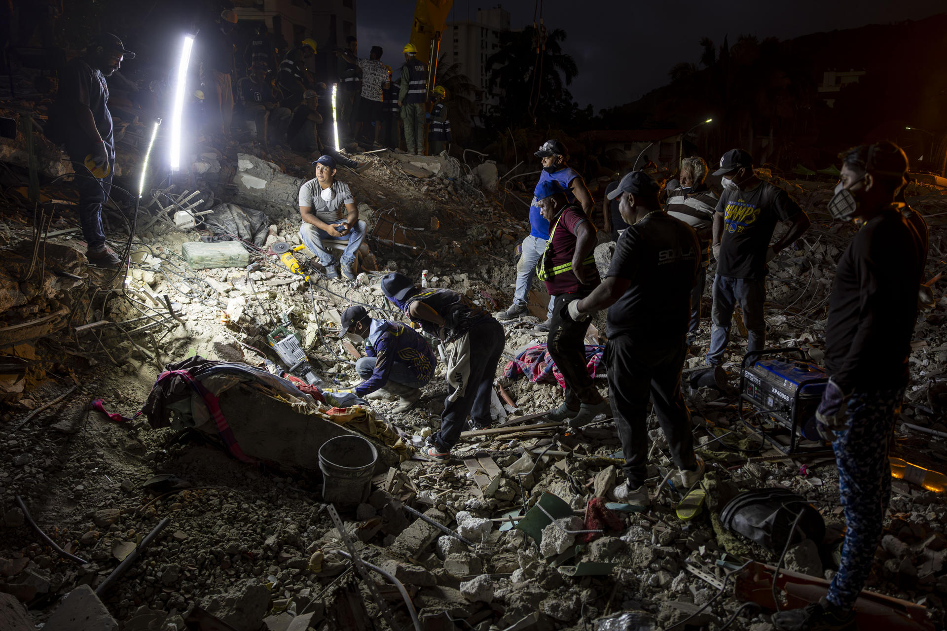 Sube a 5 mil 398 la cifra de muertos por el doble terremoto en Venezuela