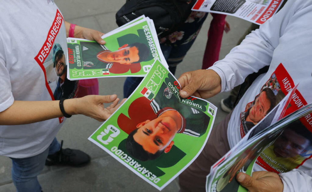 Buscan a tres adolescentes desaparecidos tras graduarse de secundaria en Guadalajara