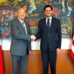 Roberto Velasco y Ronald Johnson, embajador de EE.UU., dialogan sobre agenda bilateral