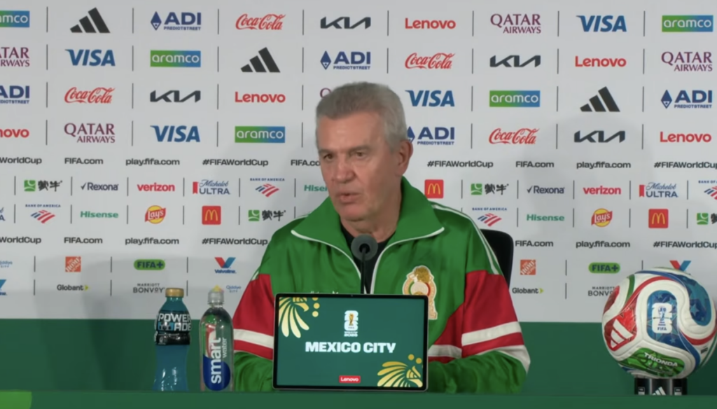Javier Aguirre habla en conferencia de prensa |