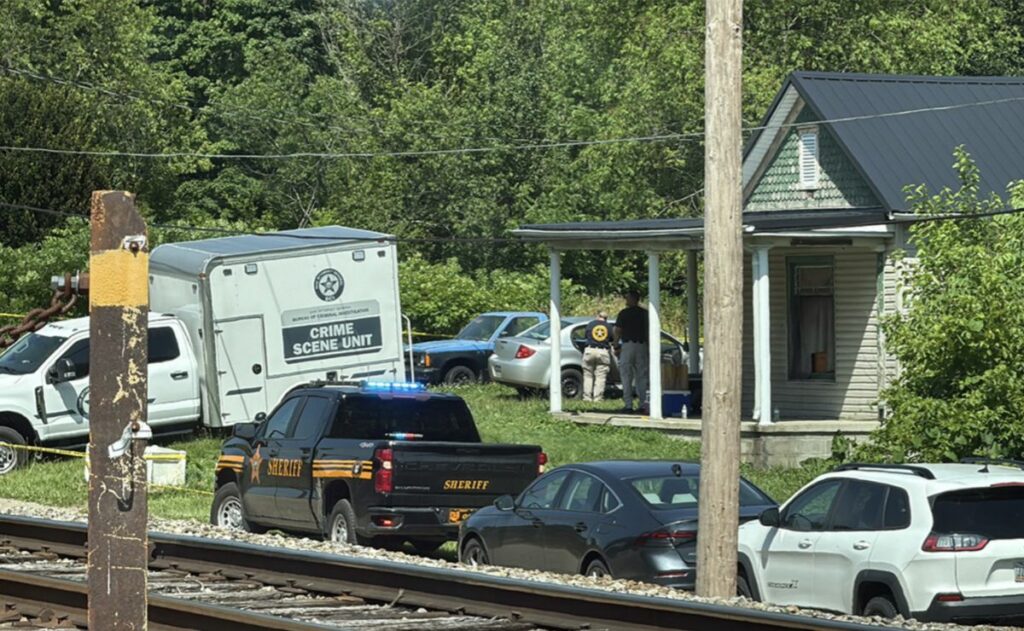 Rescatan a 16 niños que vivían confinados en una habitación en Ohio
