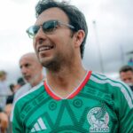 Video: ‘Checo’ Pérez luce la camiseta de la Selección Mexicana en el circuito de Silverstone