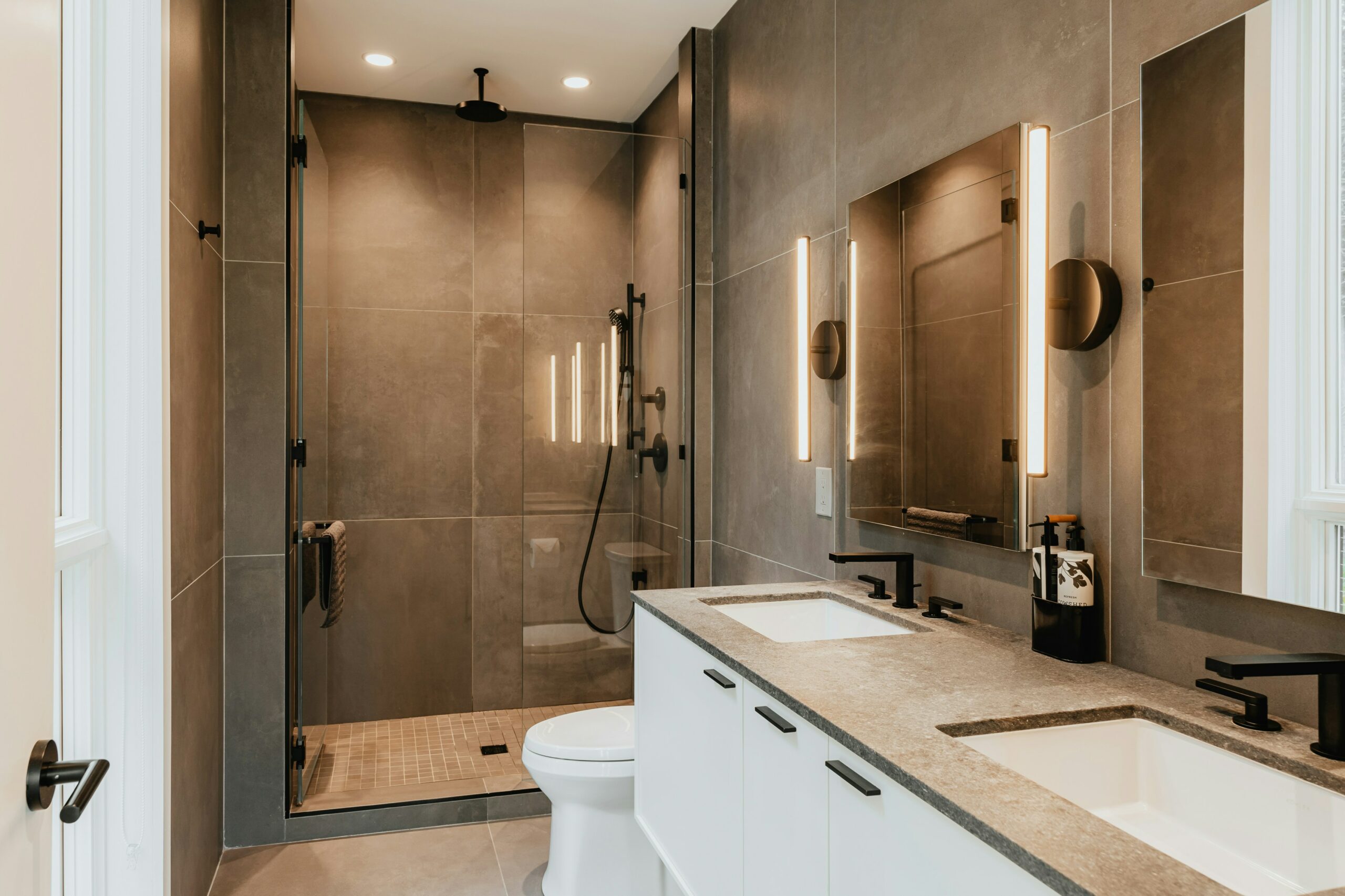 El baño: el espacio más peligroso del hogar para los adultos mayores en México