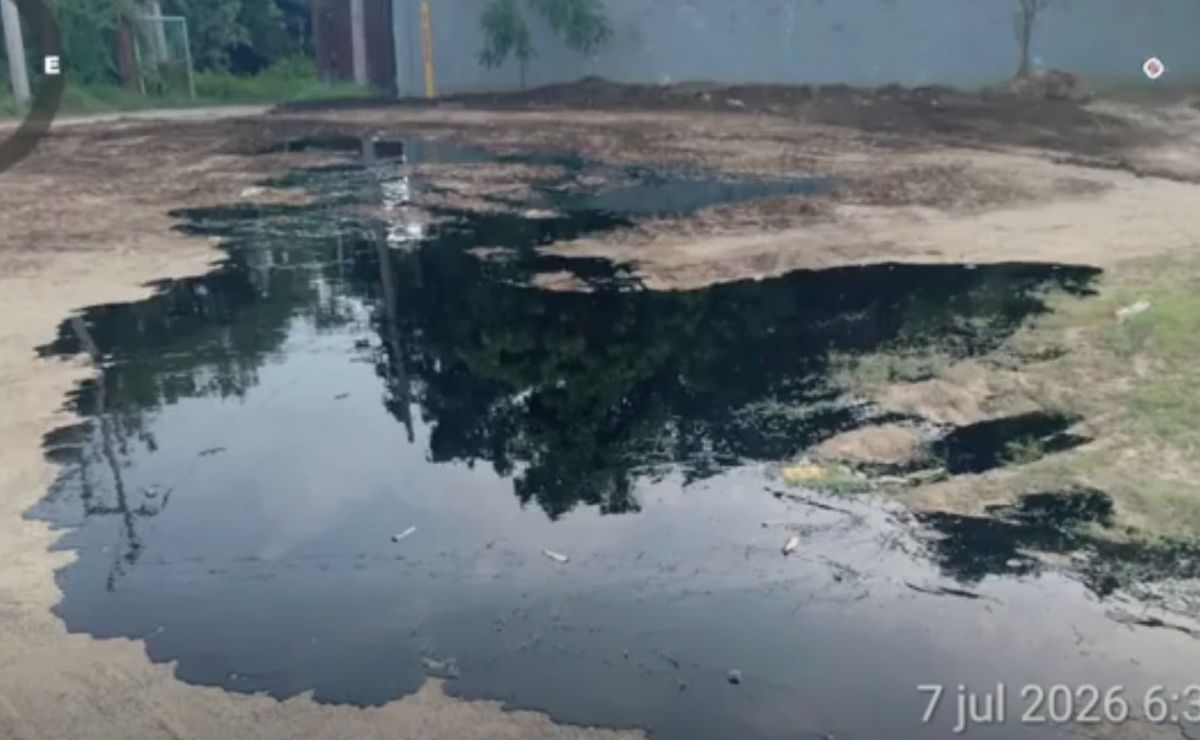Confirman derrame de combustóleo en Salina Cruz; “huele muy mal”, dicen autoridades Confirman derrame de combustóleo en Salina Cruz; “huele muy mal”, dicen autoridades