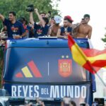 Unos 1.8 millones de aficionados festejan junto a la selección española en Madrid
