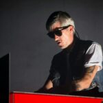 Murió DJ Kavinsky, famoso por la banda sonora de ‘Drive’; ¿qué le ocurrió?
