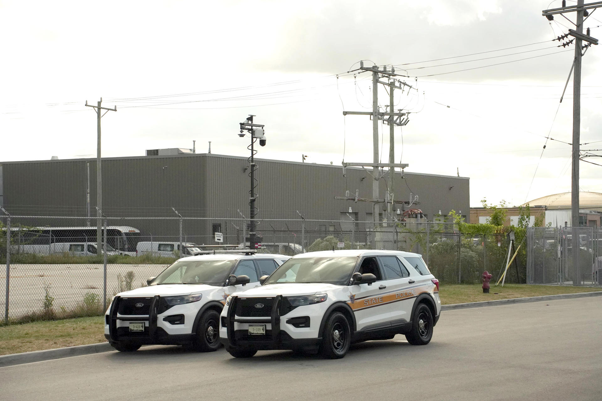 ICE va por añadir 5 mil 500 camas de detención para migrantes en Miami y otras ciudades de EE.UU.