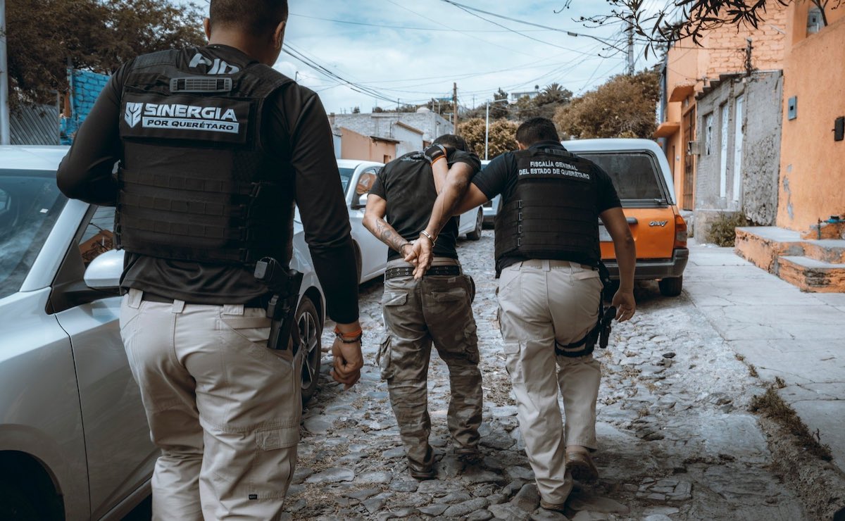 Ejecutan 10 cateos en Querétaro: detienen a cinco personas y aseguran cuatro inmuebles