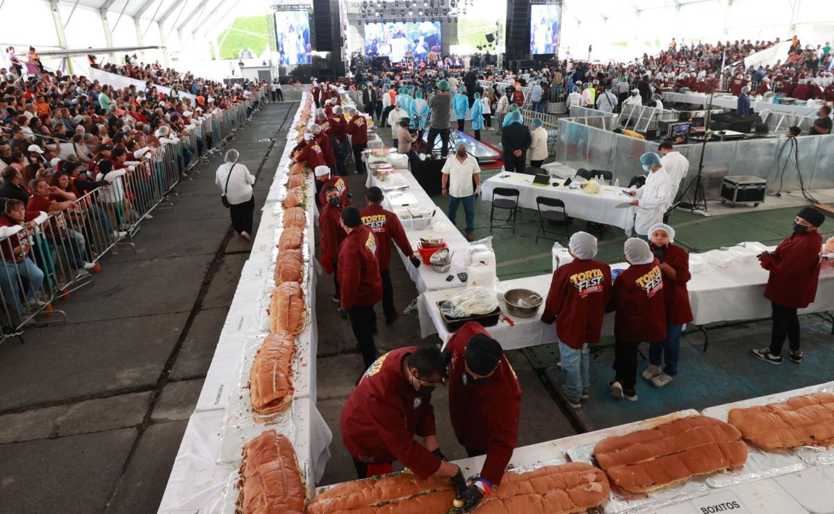 México impone nuevo récord Guinness a la torta más grande del mundo - elaboracion-de-la-torta-mas-grande-del-mundo