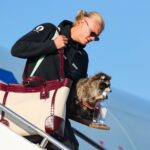 Video: Erling Haaland llega a Noruega acompañado de un mapache