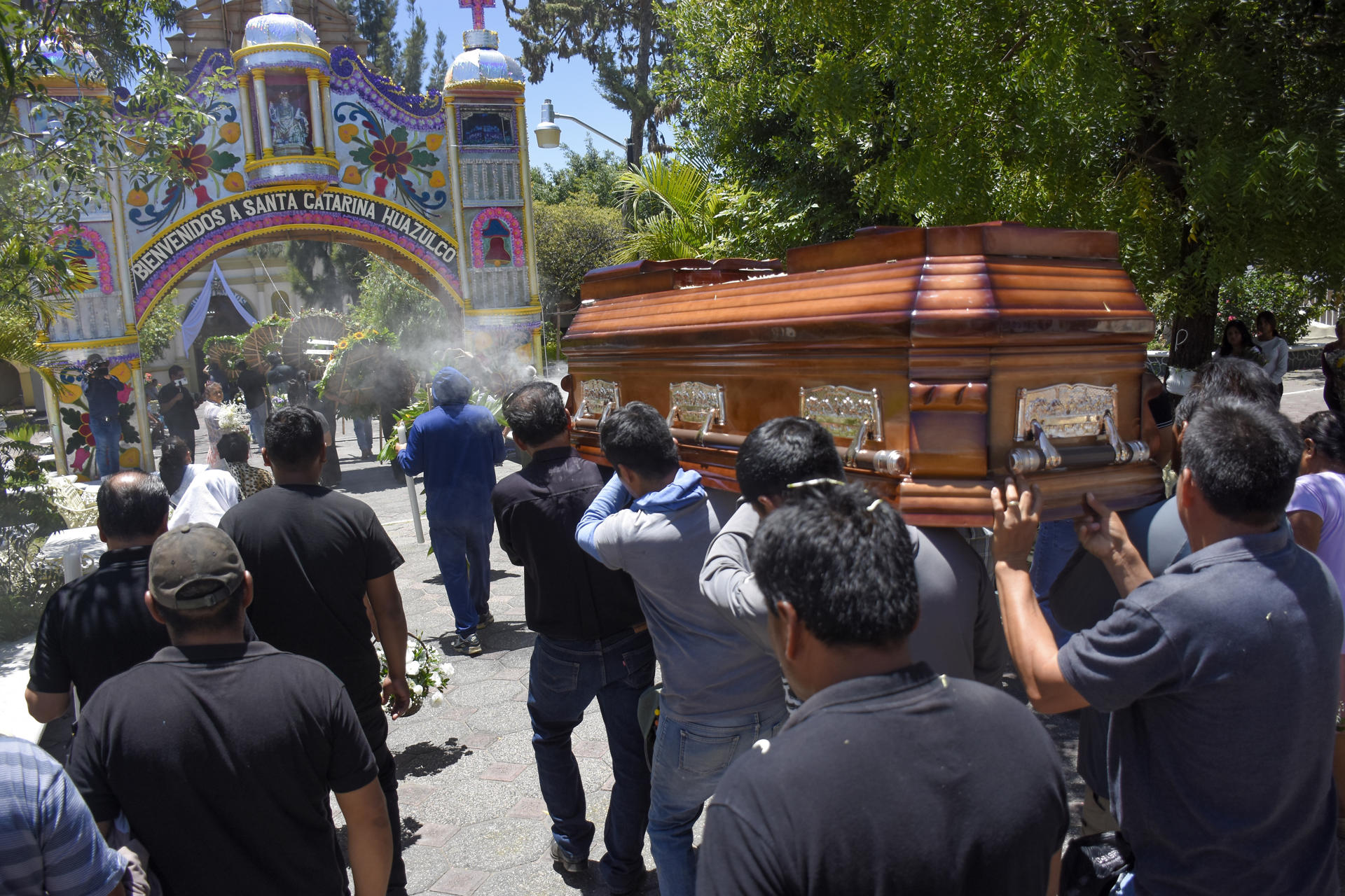 Despiden a Valentín Lavín Romero, alcalde de Temoac, en medio de un gran dispositivo de seguridad