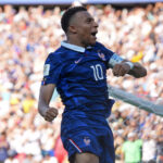 Mbappé destraba el cerrojo paraguayo y mete a Francia en los cuartos de final del Mundial