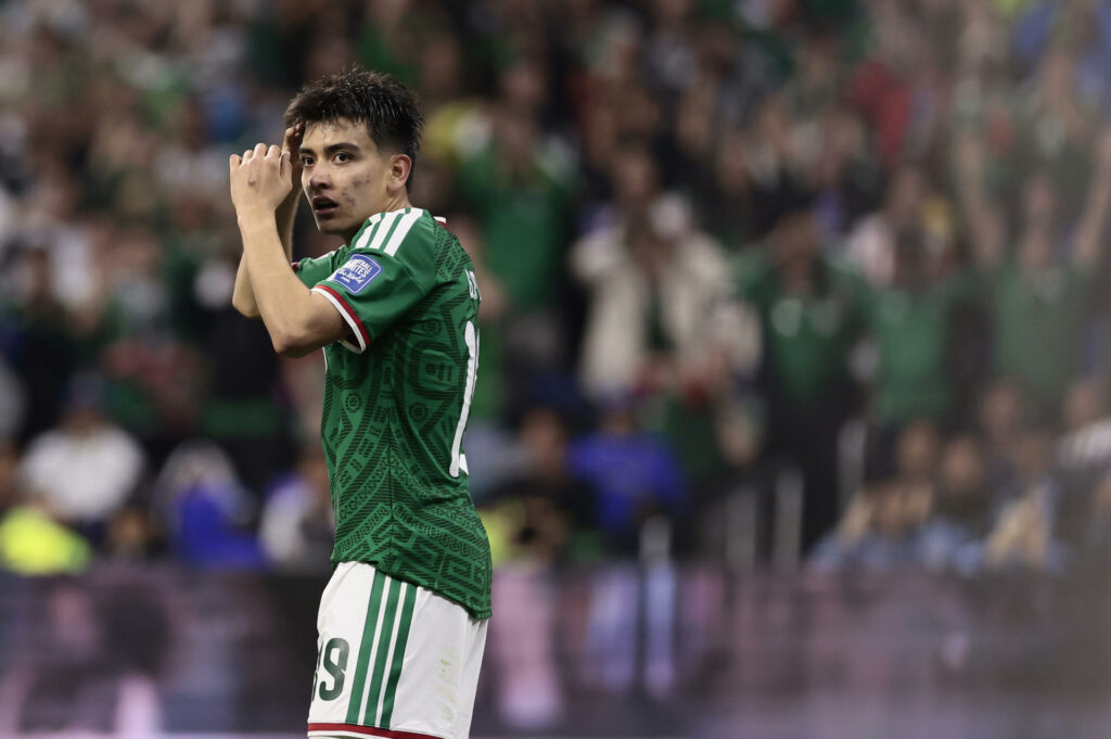 Manchester United se baja de la pugna por Gilberto Mora