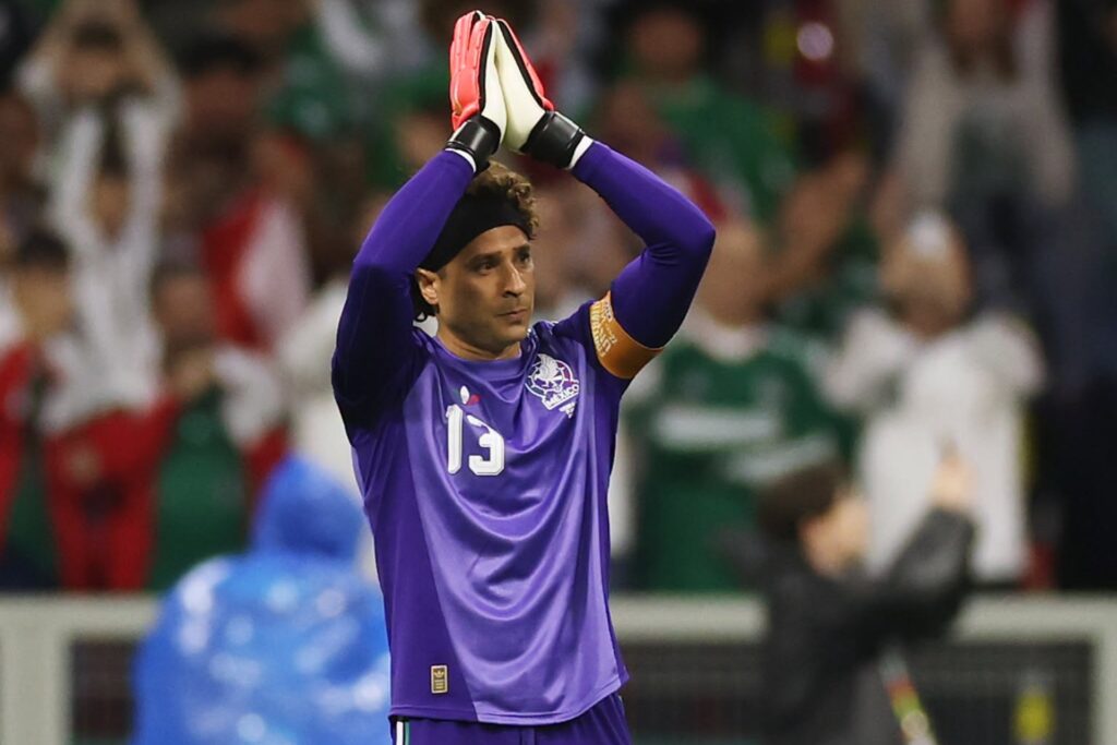 Video: Ovacionan a Guillermo Ochoa en restaurante de Morelos
