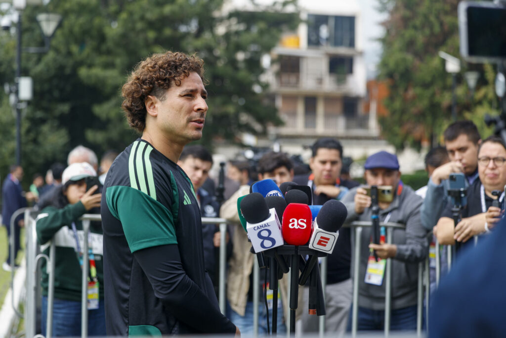 Guillermo Ochoa lamenta la muerte de cuatro aficionados en los festejos del México vs Ecuador