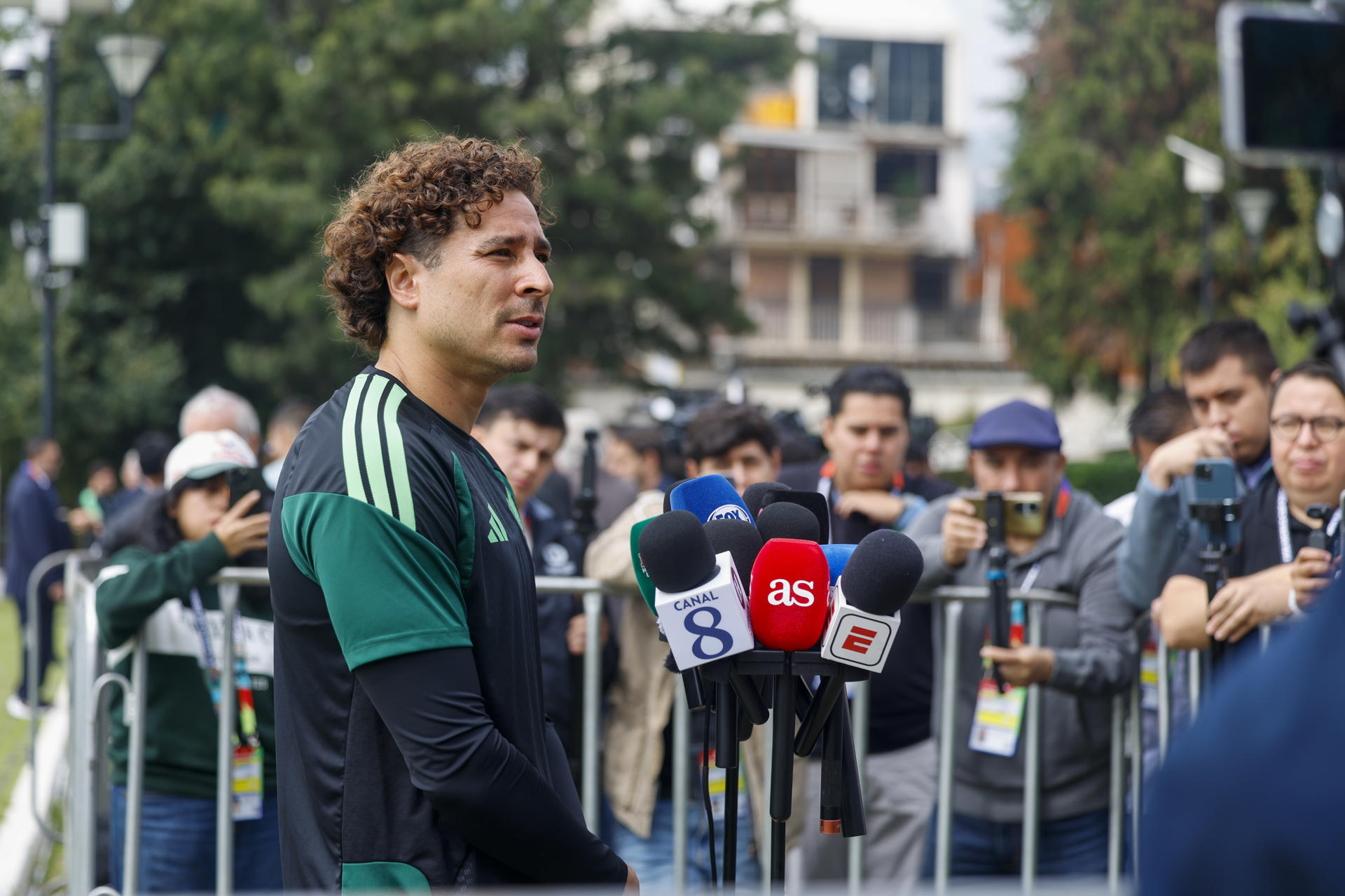 Guillermo Ochoa lamenta la muerte de cuatro aficionados en los festejos del México vs Ecuador Guillermo Ochoa lamenta la muerte de cuatro aficionados en los festejos del México vs Ecuador