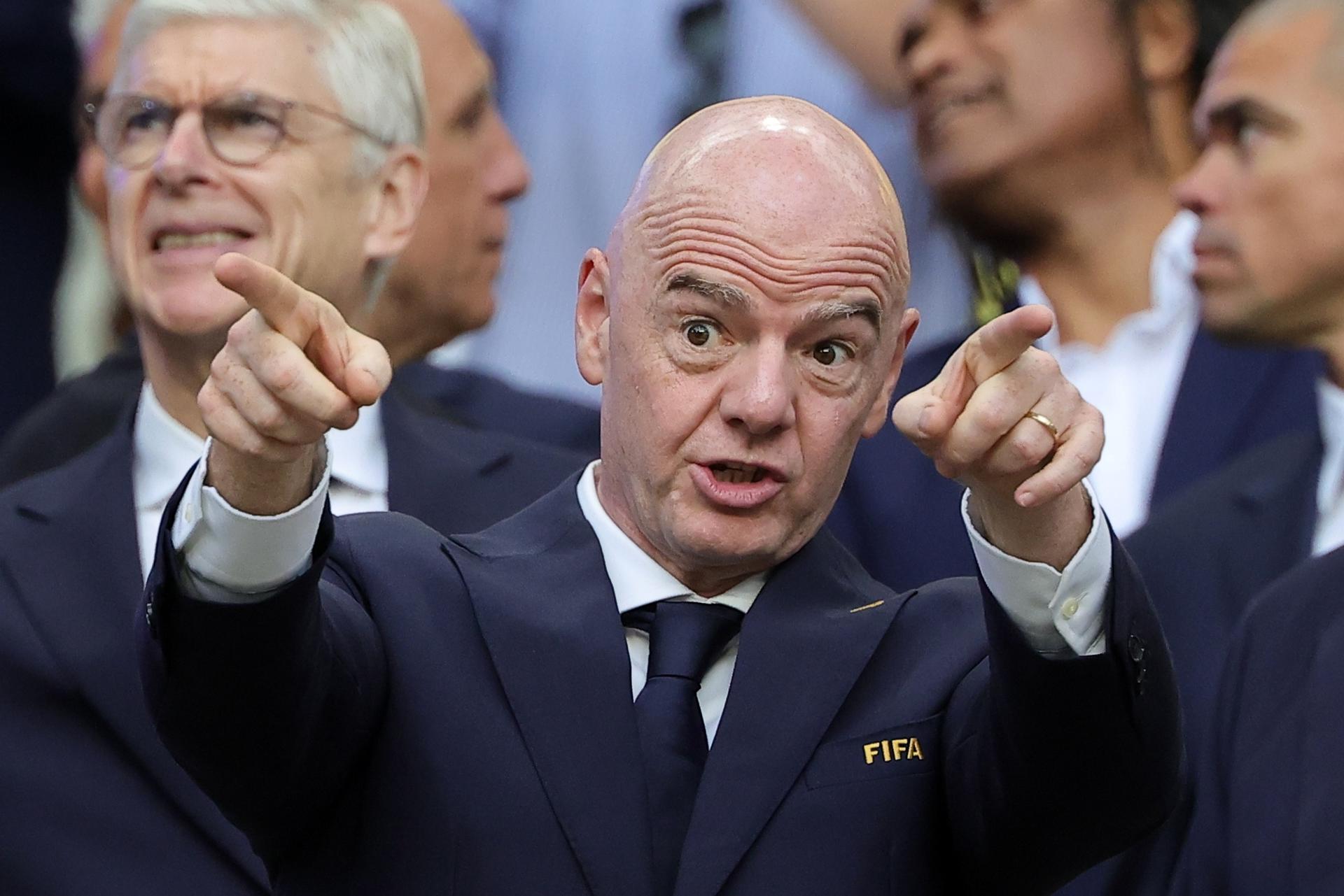 Infantino lamenta las 4 muertes en CDMX tras celebraciones por triunfo del Tricolor Infantino lamenta las 4 muertes en CDMX tras celebraciones por triunfo del Tricolor
