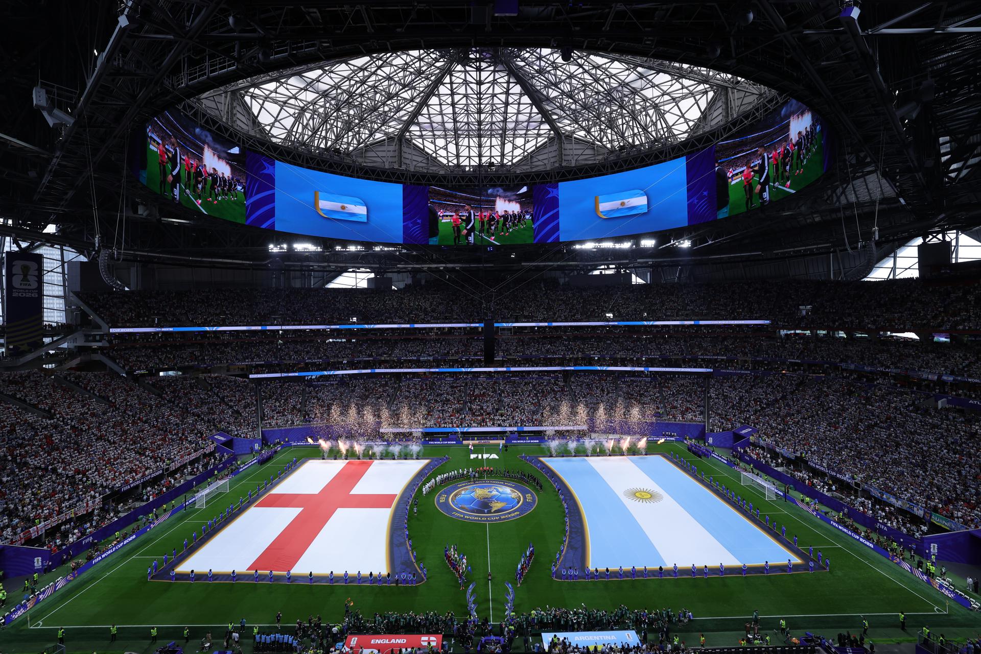 Aficionados de Inglaterra y Argentina interrumpen la ceremonia de himnos previo a la semifinal del Mundial