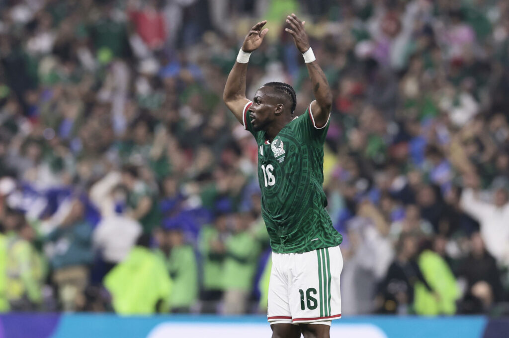 Julián Quiñones entra al olimpo goleador de México en Mundiales