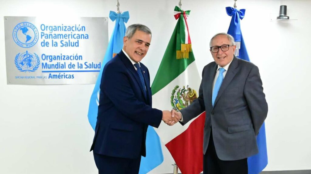 La OPS firma convenio con México para avanzar en el acceso al servicio universal de salud