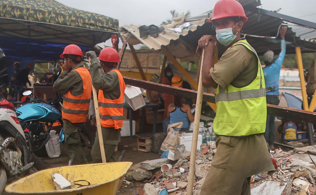 Venezuela contabiliza 4 mil 490 muertos por sismos - labores-de-busqueda-y-rescate-en-venezuela-tras-terremotos