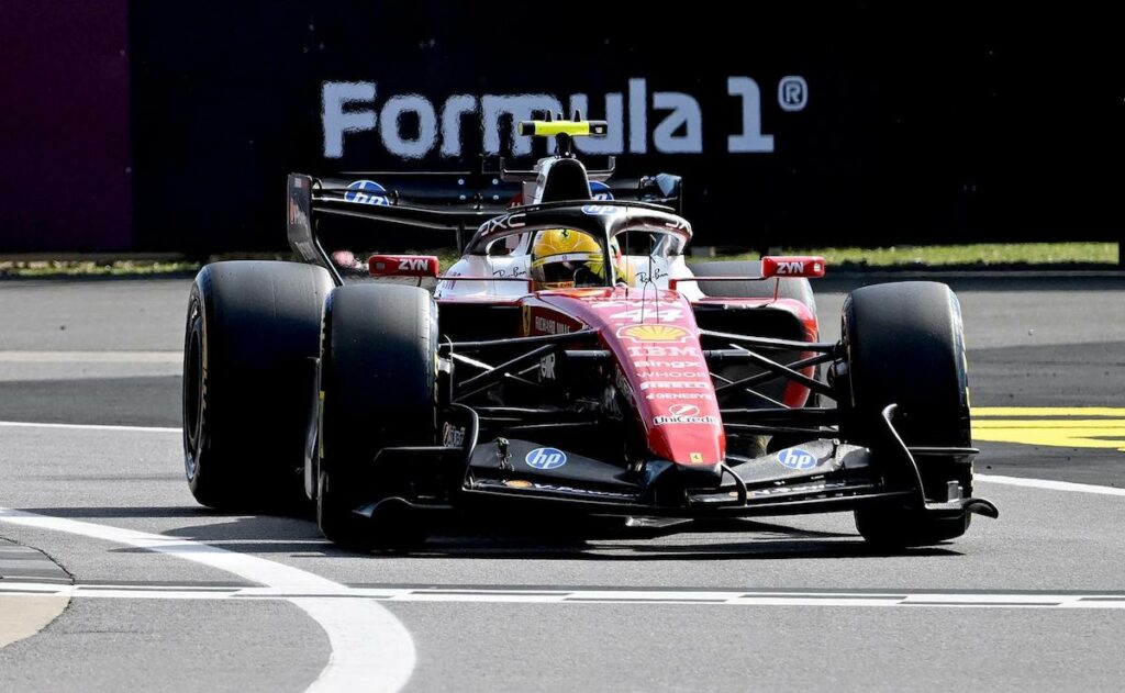 Lewis Hamilton manda en casa y arrancará primero en el sprint de Silverstone