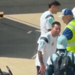 Video: La carcajada de Messi tras el decomiso de un encendedor a uno de sus compañeros en EE.UU.