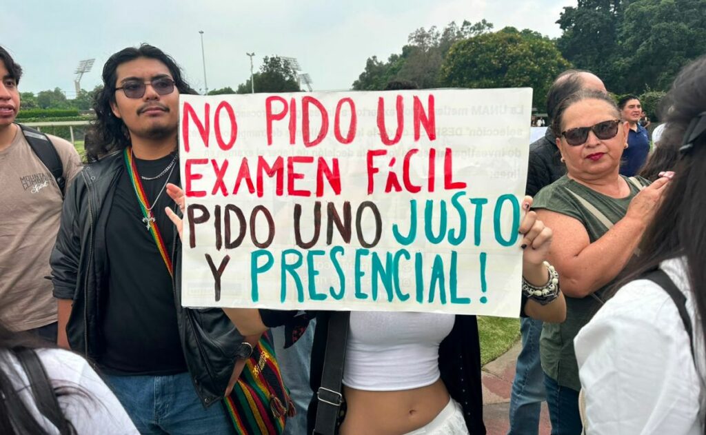 Aspirantes a la UNAM marchan hacia Rectoría; exigen que se repita el examen de admisión, ahora presencial