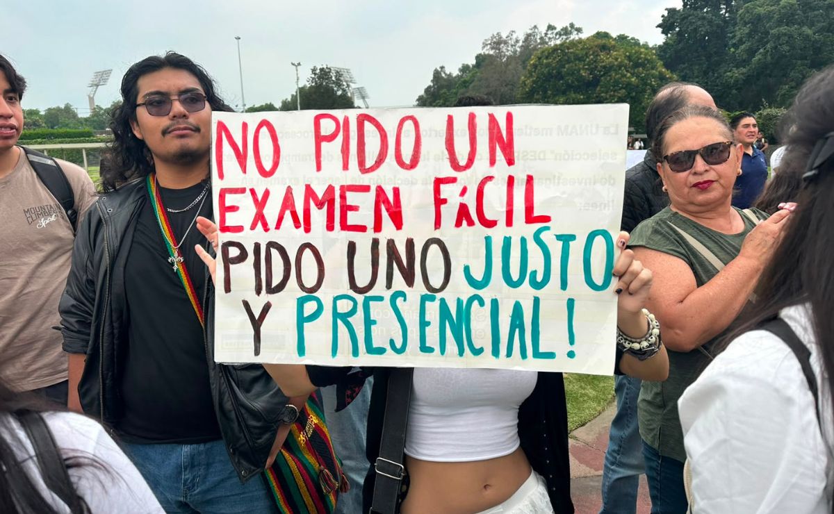 Aspirantes a la UNAM marchan hacia Rectoría; exigen que se repita el examen de admisión, ahora presencial