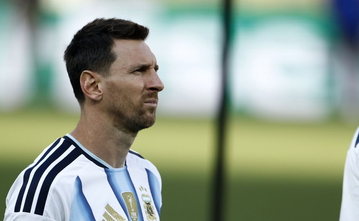 Messi regresa a Argentina en avión privado, sin contacto con aficionados Messi regresa a Argentina en avión privado, sin contacto con aficionados