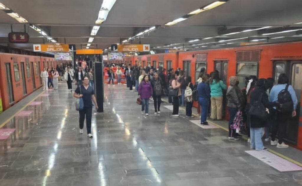 Retiro de trenes complica el avance en dos líneas del Metro CDMX