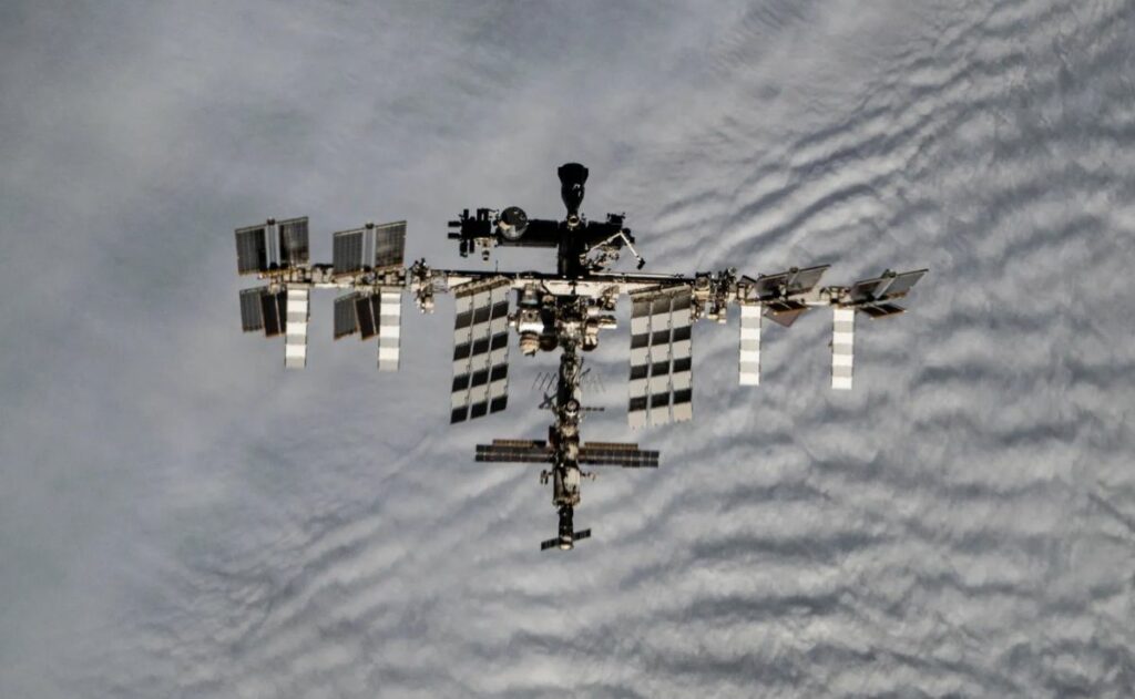 Regresa a la Tierra la nave Soyuz MS-28 con tres tripulantes