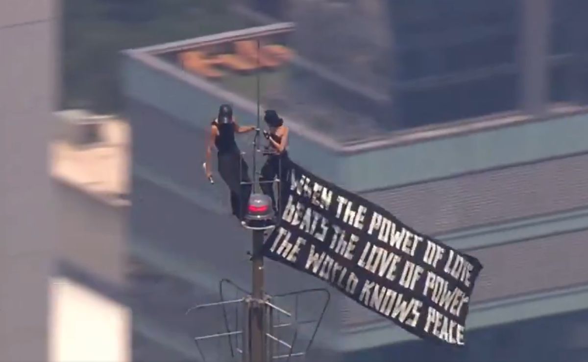 Video: Pareja escala el Empire State para comprometerse, luego fue detenida Video: Pareja escala el Empire State para comprometerse, luego fue detenida