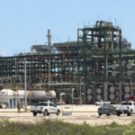 Pemex reporta fuga y fuego incipiente en la Refinería Olmeca, Tabasco; descarta personas lesionadas