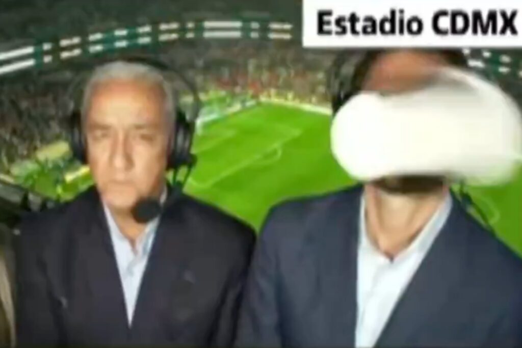 Video: Lanzan vaso a periodistas ecuatorianos durante transmisión en el Azteca