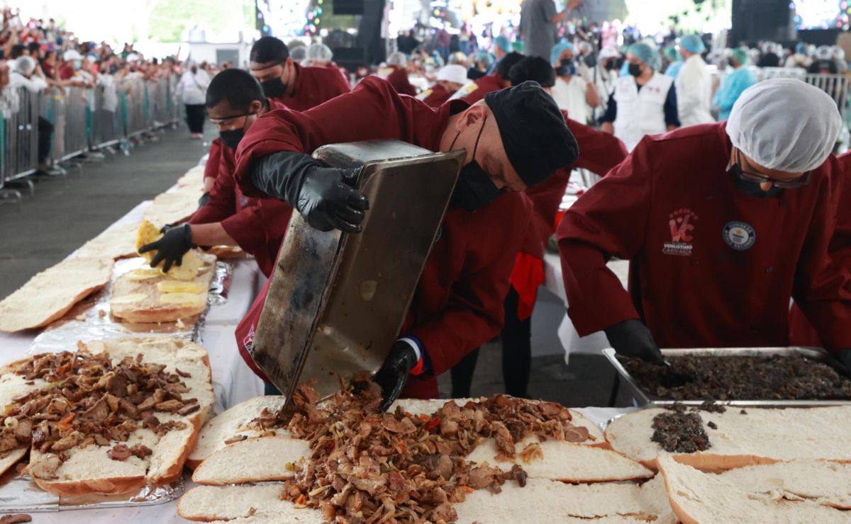 México impone nuevo récord Guinness a la torta más grande del mundo México impone nuevo récord Guinness a la torta más grande del mundo