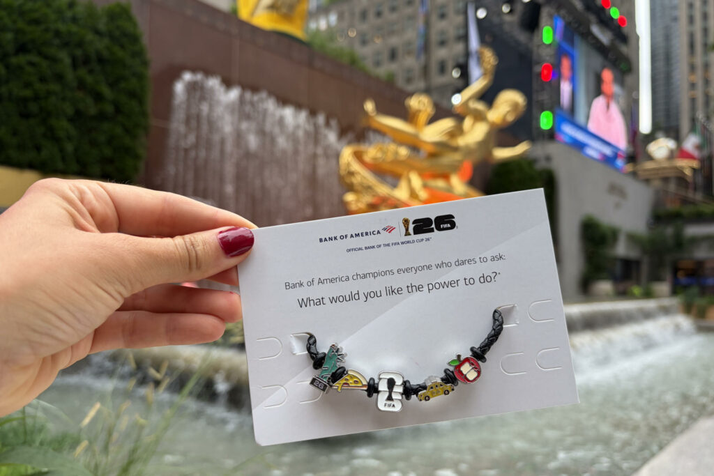 Furor por una pulsera del Mundial 2026: Filas de 12 horas y reventa por mil dólares