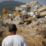 Rescatistas internacionales dejan Venezuela; continúa recuperación de cuerpos