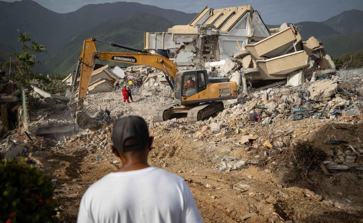 Rescatistas internacionales dejan Venezuela; continúa recuperación de cuerpos Rescatistas internacionales dejan Venezuela; continúa recuperación de cuerpos